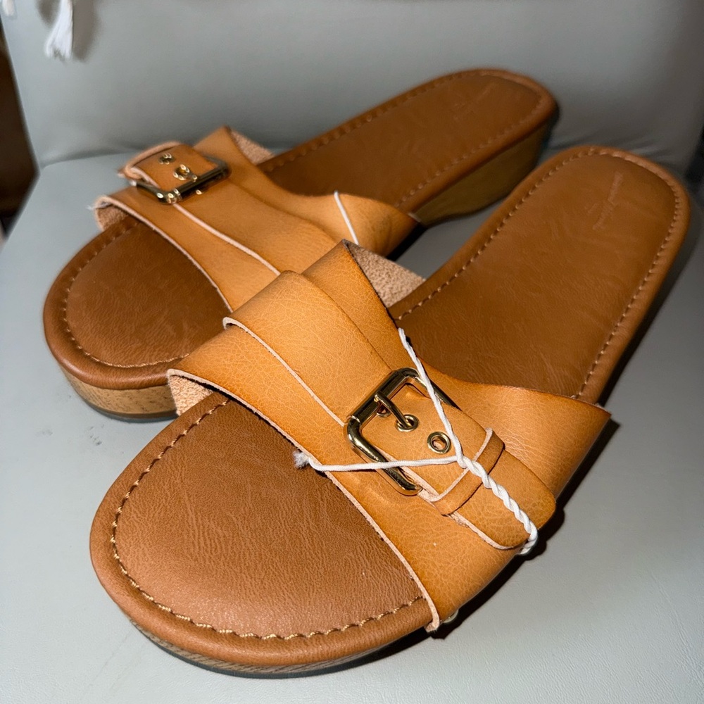 Universal Thread Tan Sandals with Buckle Detail